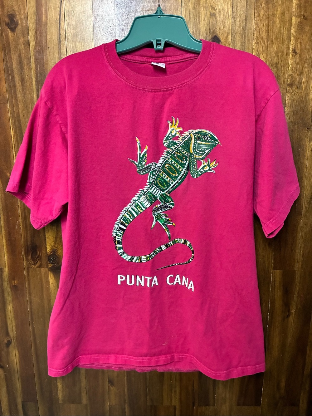 Vintage Women’s Punta Cana Pink Lizard Graphic T‑Shirt (L)